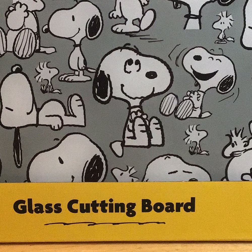 Peanuts Glass Cutting Board - Picture 9 of 13